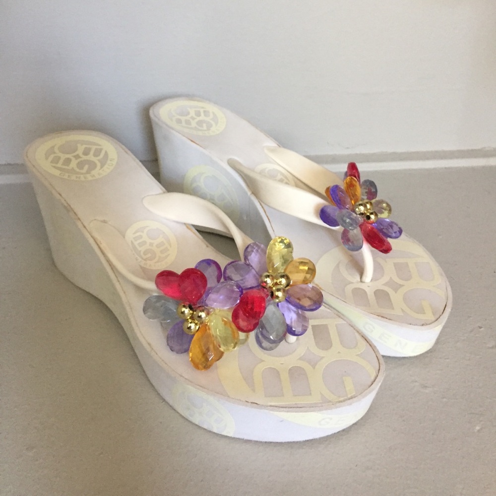 BCBG White Foam Sandals, Size: 9